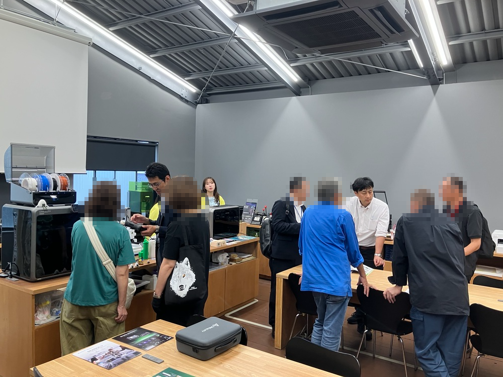会場が賑わう様子
