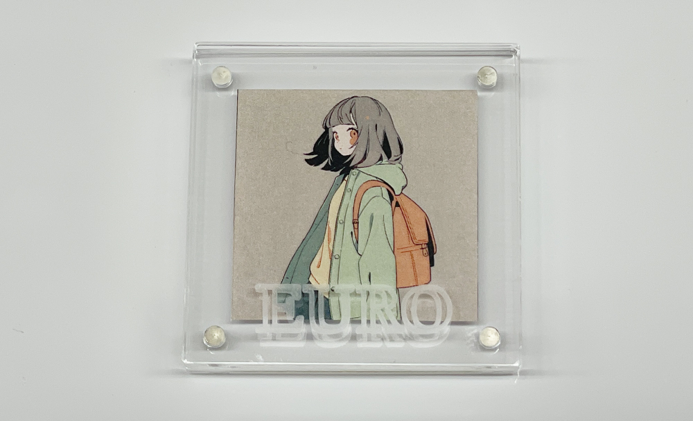 彫刻を施したアクリル