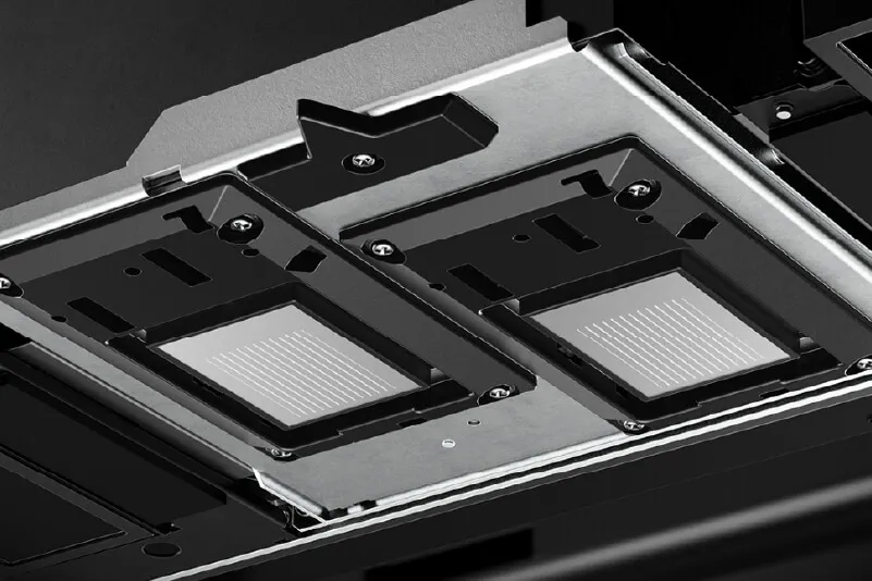 新開発プリントヘッドをスタガ配列